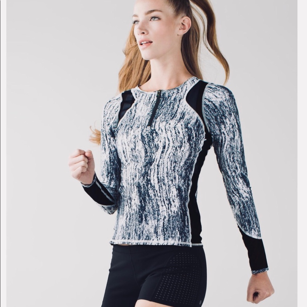 Lululemon Runner Texture Twist Black & White Top